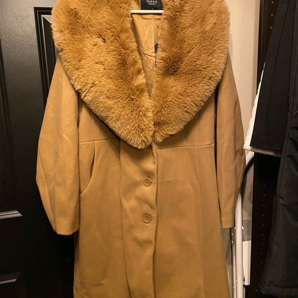 Torrid 3X Gorgeous Camel Coat with detachable faux fur collar - Picture 3 of 10